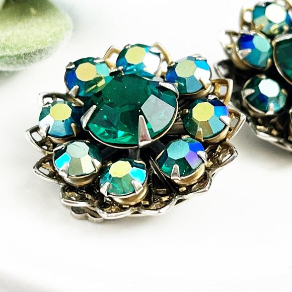Vintage Aurora Borealis Green Flower Clip Earrings - Picture 4 of 5